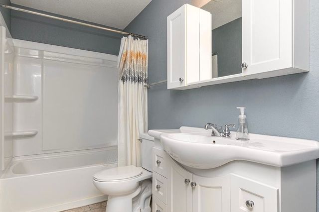 1229 Mckinley Avenue, Des Moines, IA 50315