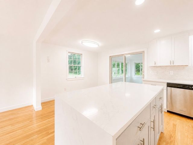 18 Linda St., Foxboro, MA 02035