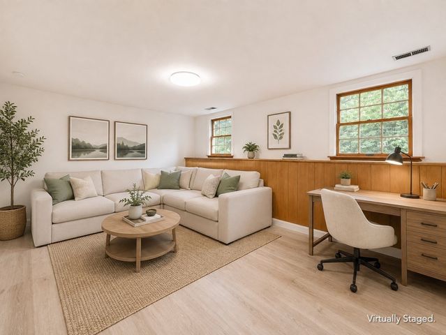 18 Linda St., Foxboro, MA 02035