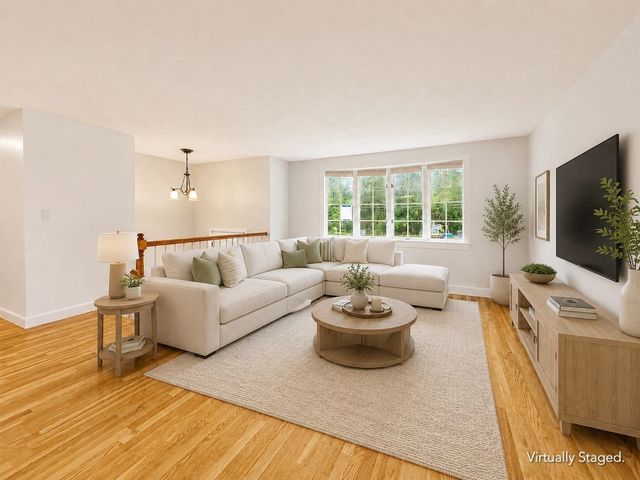 18 Linda St., Foxboro, MA 02035