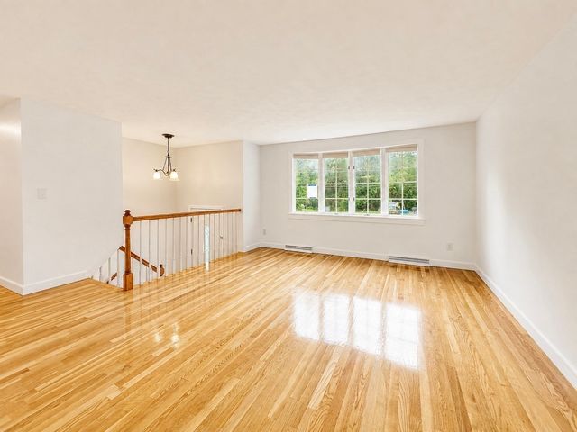 18 Linda St., Foxboro, MA 02035
