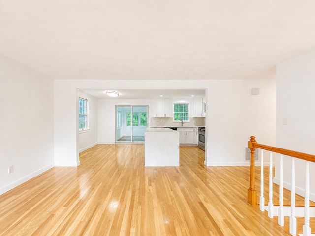 18 Linda St., Foxboro, MA 02035