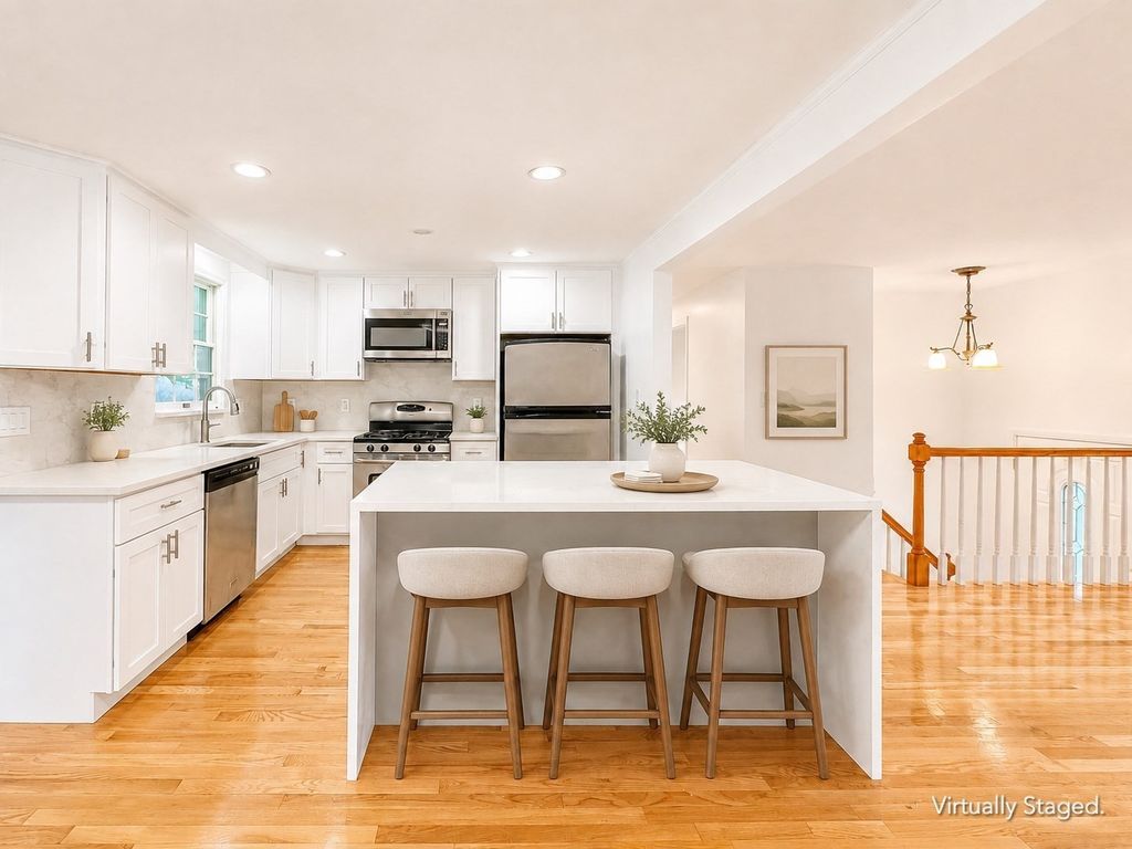 18 Linda St., Foxboro, MA 02035