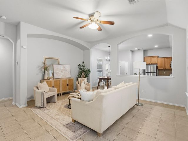 1020 Grey Fox Drive, Savannah, TX 76227