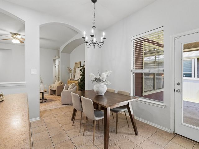 1020 Grey Fox Drive, Savannah, TX 76227