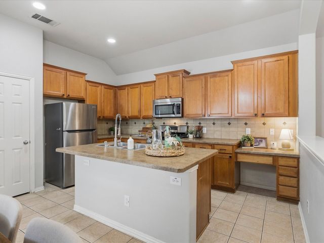 1020 Grey Fox Drive, Savannah, TX 76227