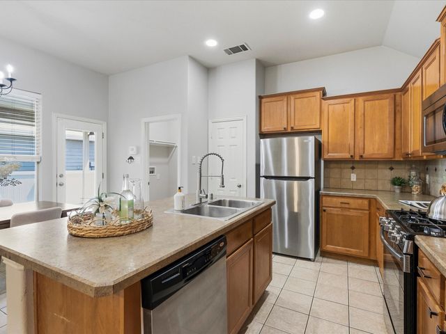 1020 Grey Fox Drive, Savannah, TX 76227