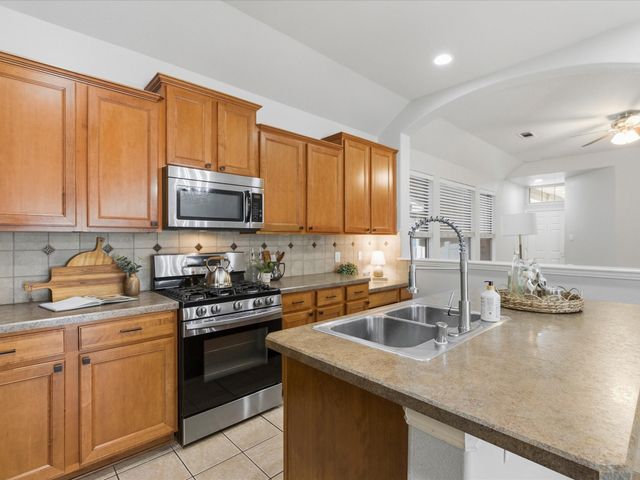 1020 Grey Fox Drive, Savannah, TX 76227