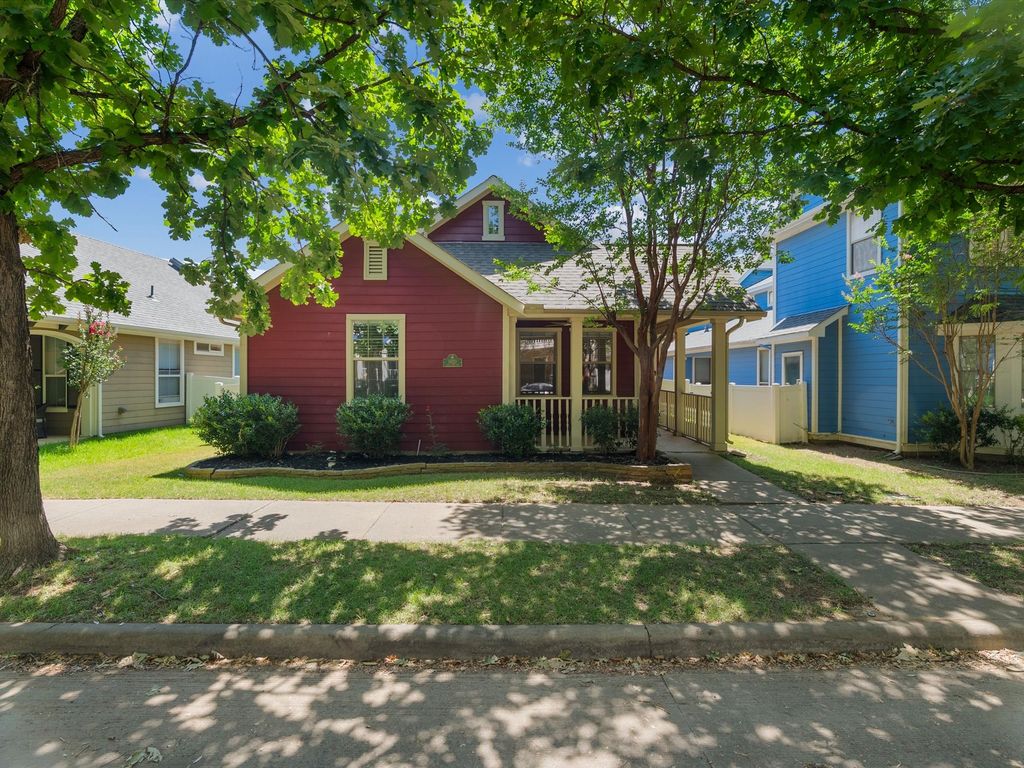 1020 Grey Fox Drive, Savannah, TX 76227