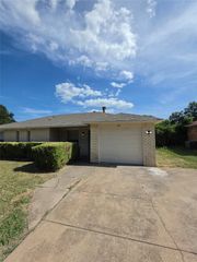 216 Tejas Drive, Glenn Heights, TX 75154