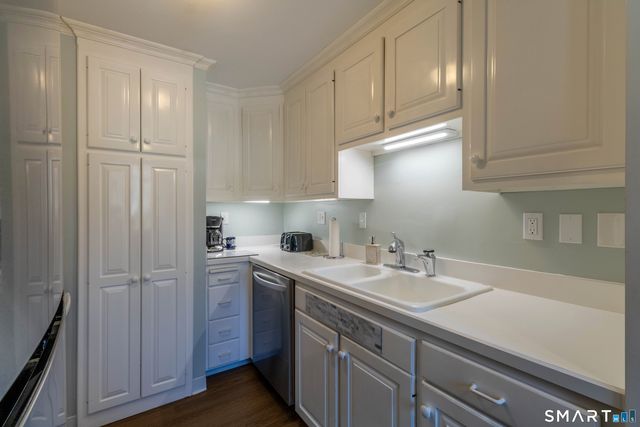 159 Hollister Way North 159, Glastonbury, CT 06033