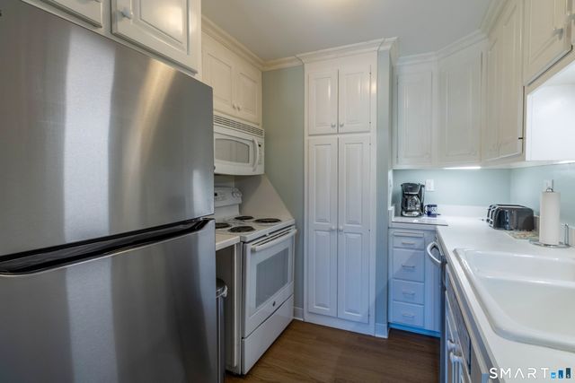 159 Hollister Way North 159, Glastonbury, CT 06033