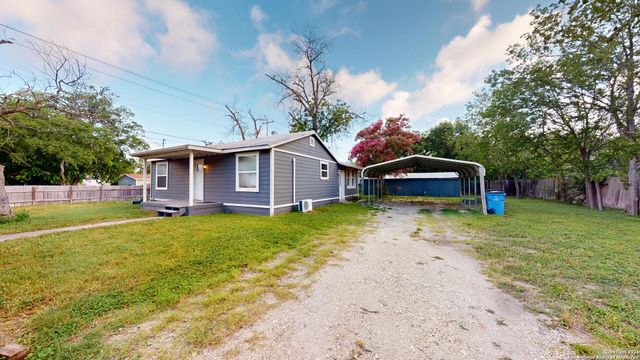 604 New Braunfels, Seguin, TX 78155