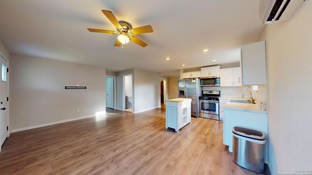 604 New Braunfels, Seguin, TX 78155