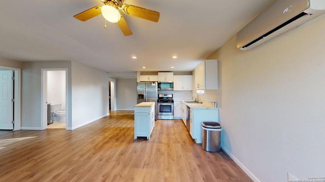 604 New Braunfels, Seguin, TX 78155