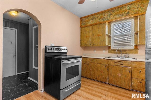 1601 S GLENWOOD Avenue, Springfield, IL 62704