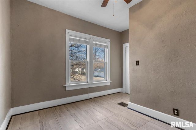 1601 S GLENWOOD Avenue, Springfield, IL 62704