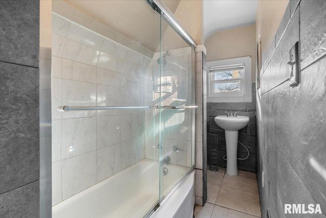 1601 S GLENWOOD Avenue, Springfield, IL 62704