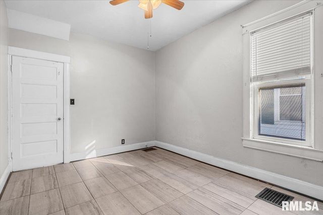 1601 S GLENWOOD Avenue, Springfield, IL 62704