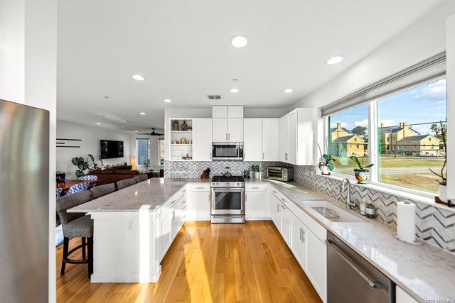 102 Tendick St Unit 806, San Antonio, TX 78209