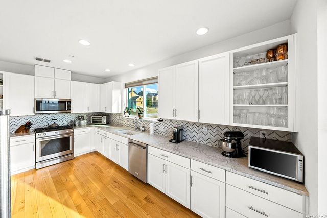 102 Tendick St Unit 806, San Antonio, TX 78209