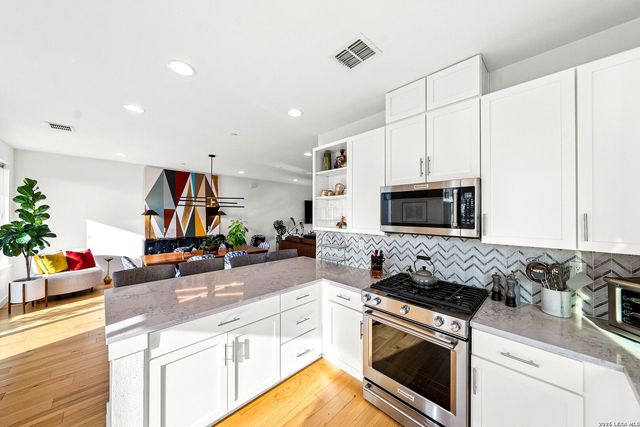 102 Tendick St Unit 806, San Antonio, TX 78209