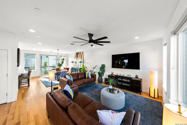 102 Tendick St Unit 806, San Antonio, TX 78209