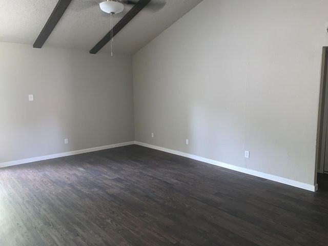 406 E Springdale Lane, Grand Prairie, TX 75052