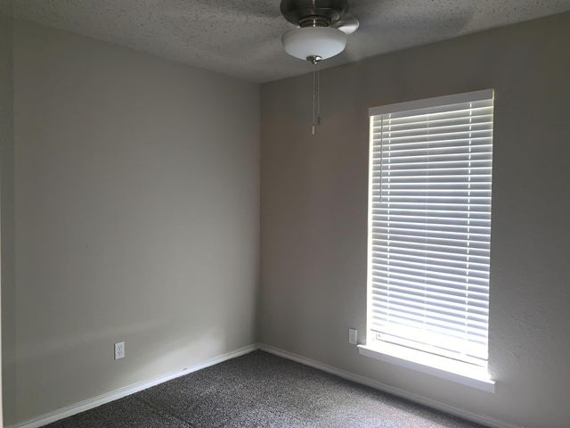 406 E Springdale Lane, Grand Prairie, TX 75052