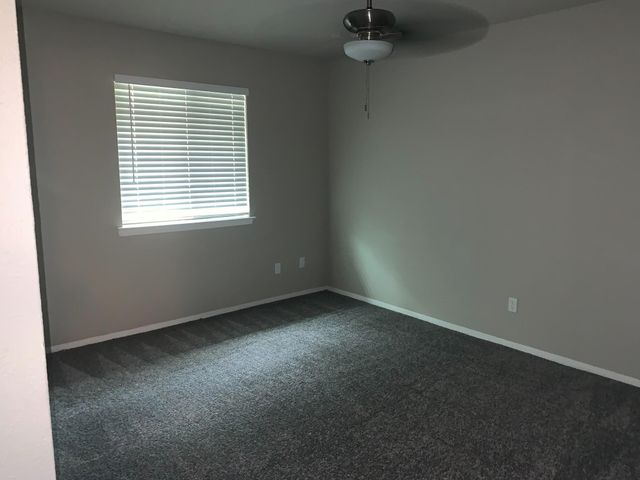 406 E Springdale Lane, Grand Prairie, TX 75052