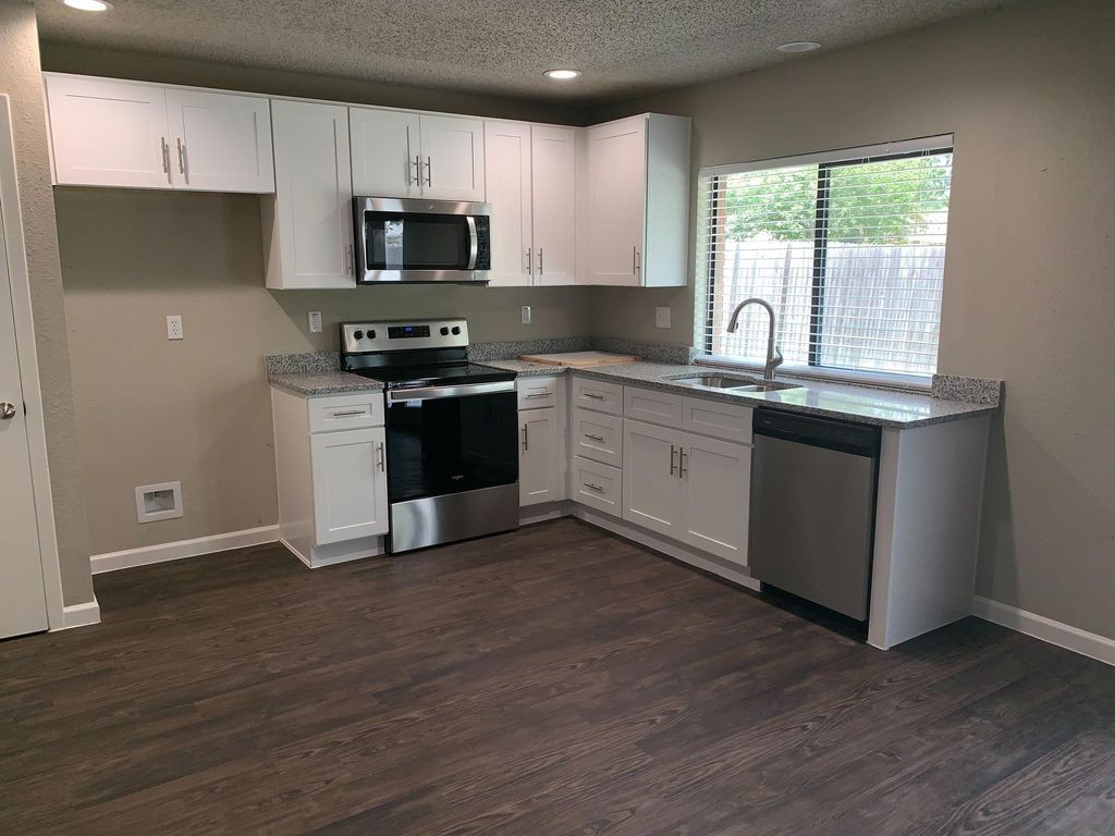 406 E Springdale Lane, Grand Prairie, TX 75052