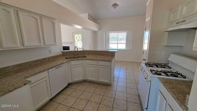 1529 PLAZA VERDE Drive, El Paso, TX 79912