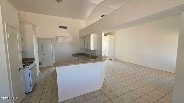 1529 PLAZA VERDE Drive, El Paso, TX 79912