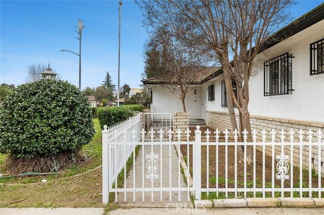 5167 E Balch Avenue, Fresno, CA 93727
