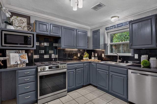 149 Redwood Drive, Highland Village, TX 75077