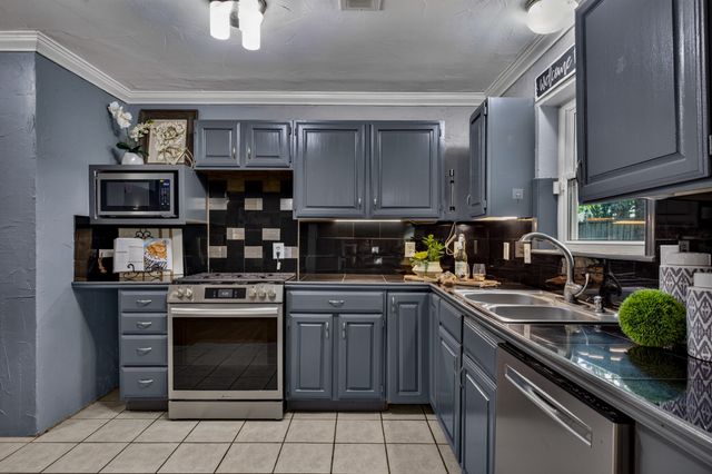 149 Redwood Drive, Highland Village, TX 75077