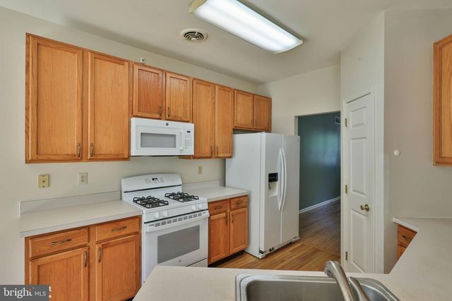 8145 CROSS CREEK CIR, Breinigsville, PA 18031