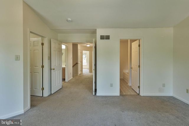 8145 CROSS CREEK CIR, Breinigsville, PA 18031