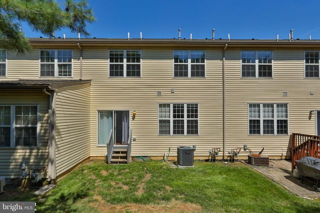 8145 CROSS CREEK CIR, Breinigsville, PA 18031