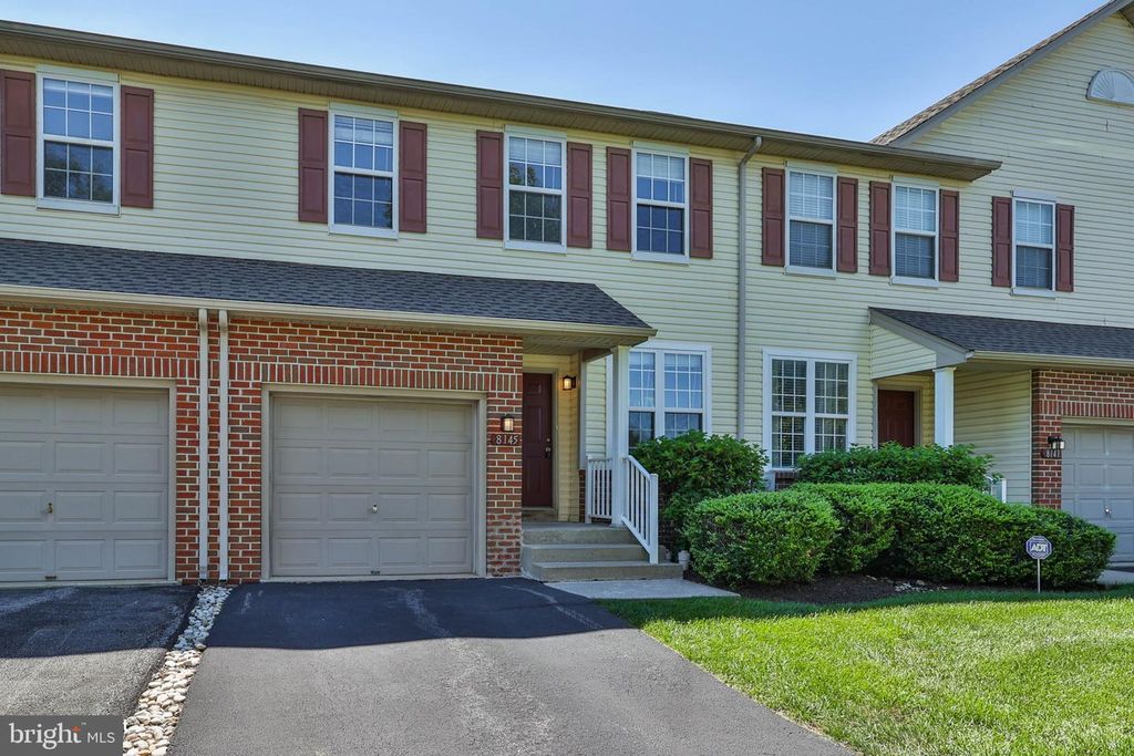 8145 CROSS CREEK CIR, Breinigsville, PA 18031