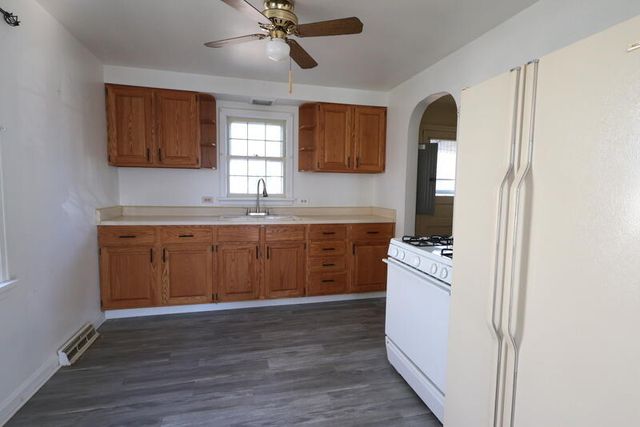 22 Pioneer Avenue, Sturgis, MI 49091