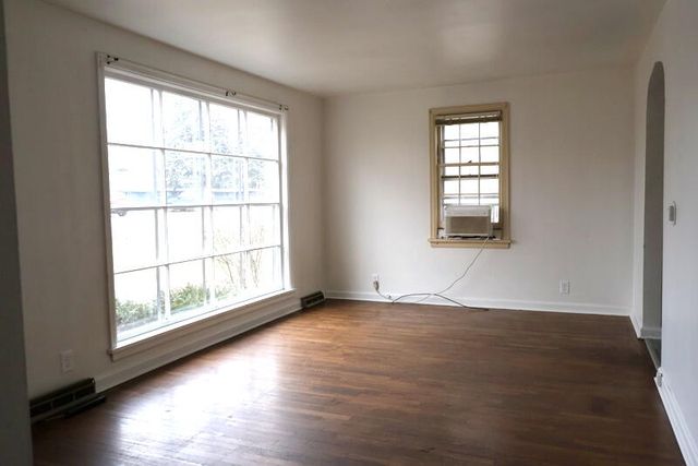 22 Pioneer Avenue, Sturgis, MI 49091