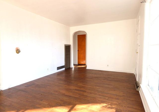 22 Pioneer Avenue, Sturgis, MI 49091