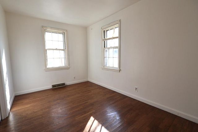 22 Pioneer Avenue, Sturgis, MI 49091