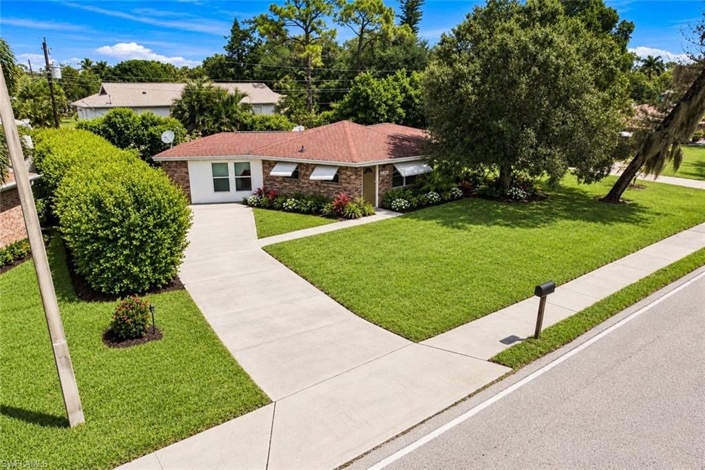 9829 Pennsylvania AVE, BONITA SPRINGS, FL 34135 — photo 2