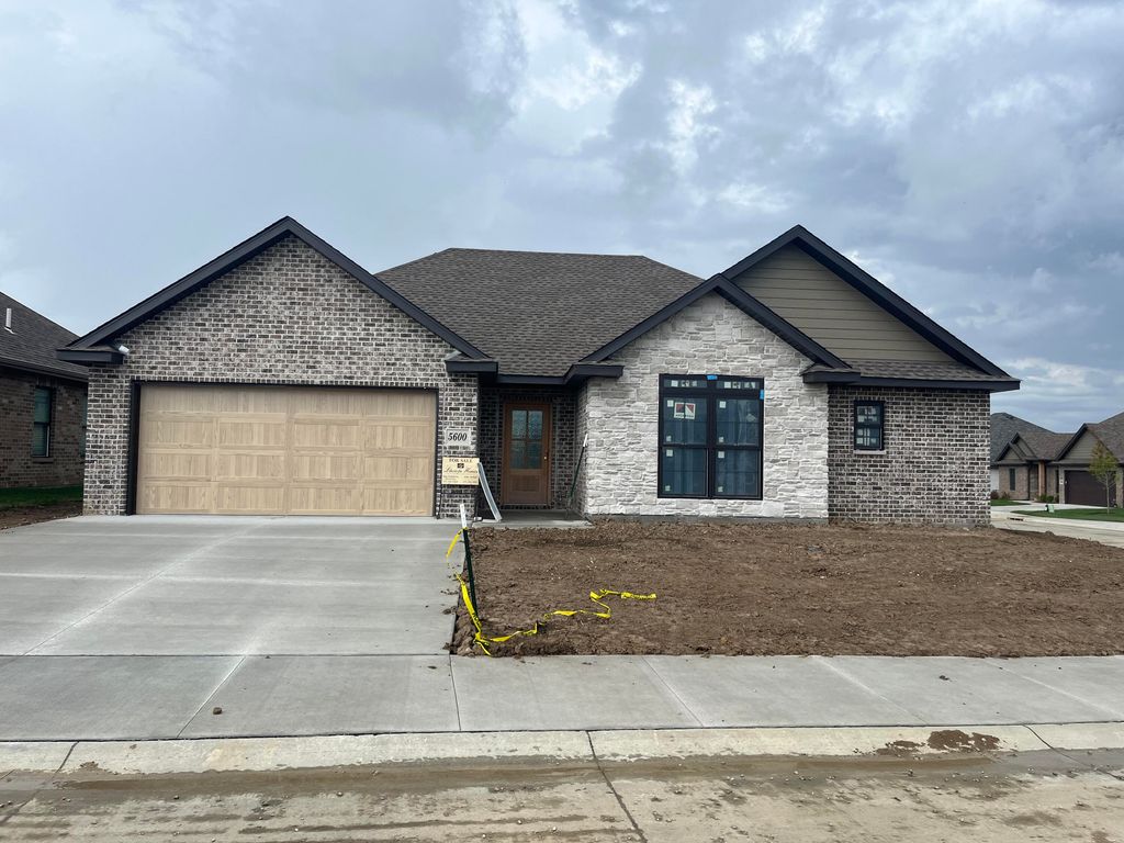 5600 TROYLENE CT, Columbia, MO 65201