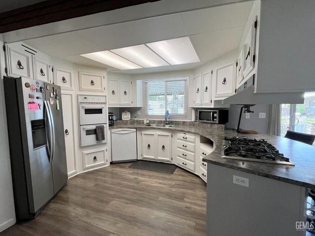 400 E Roberts Lane 104, Bakersfield, CA 93308