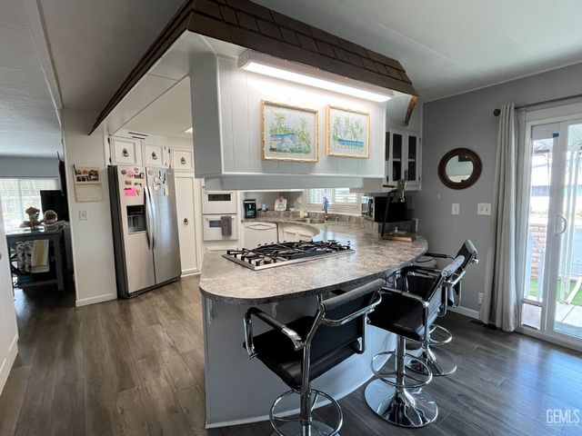 400 E Roberts Lane 104, Bakersfield, CA 93308