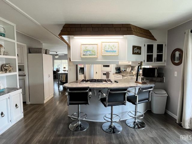 400 E Roberts Lane 104, Bakersfield, CA 93308