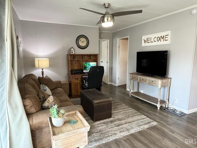 400 E Roberts Lane 104, Bakersfield, CA 93308